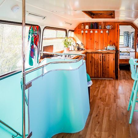 Double Decker Bus At Valentia Island Escape Hotel Chapeltown Ngoại thất bức ảnh