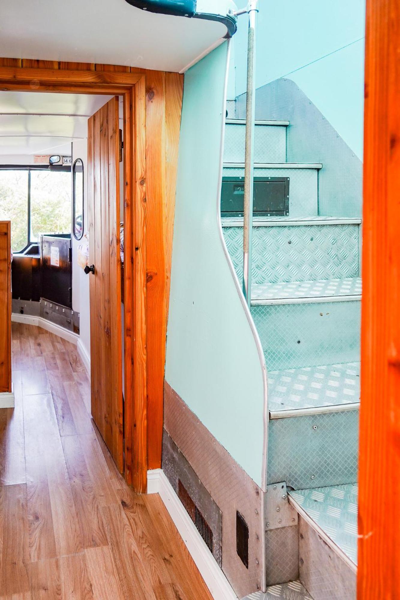 Double Decker Bus At Valentia Island Escape Hotel Chapeltown Ngoại thất bức ảnh