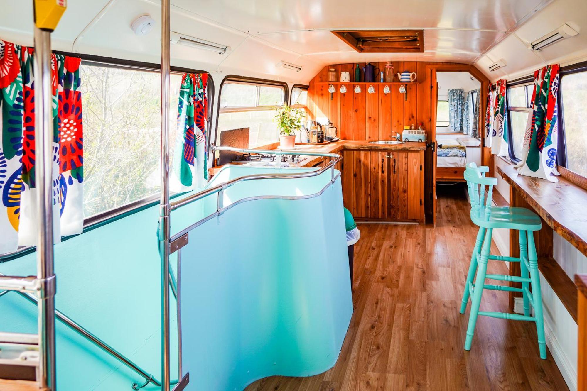 Double Decker Bus At Valentia Island Escape Hotel Chapeltown Ngoại thất bức ảnh