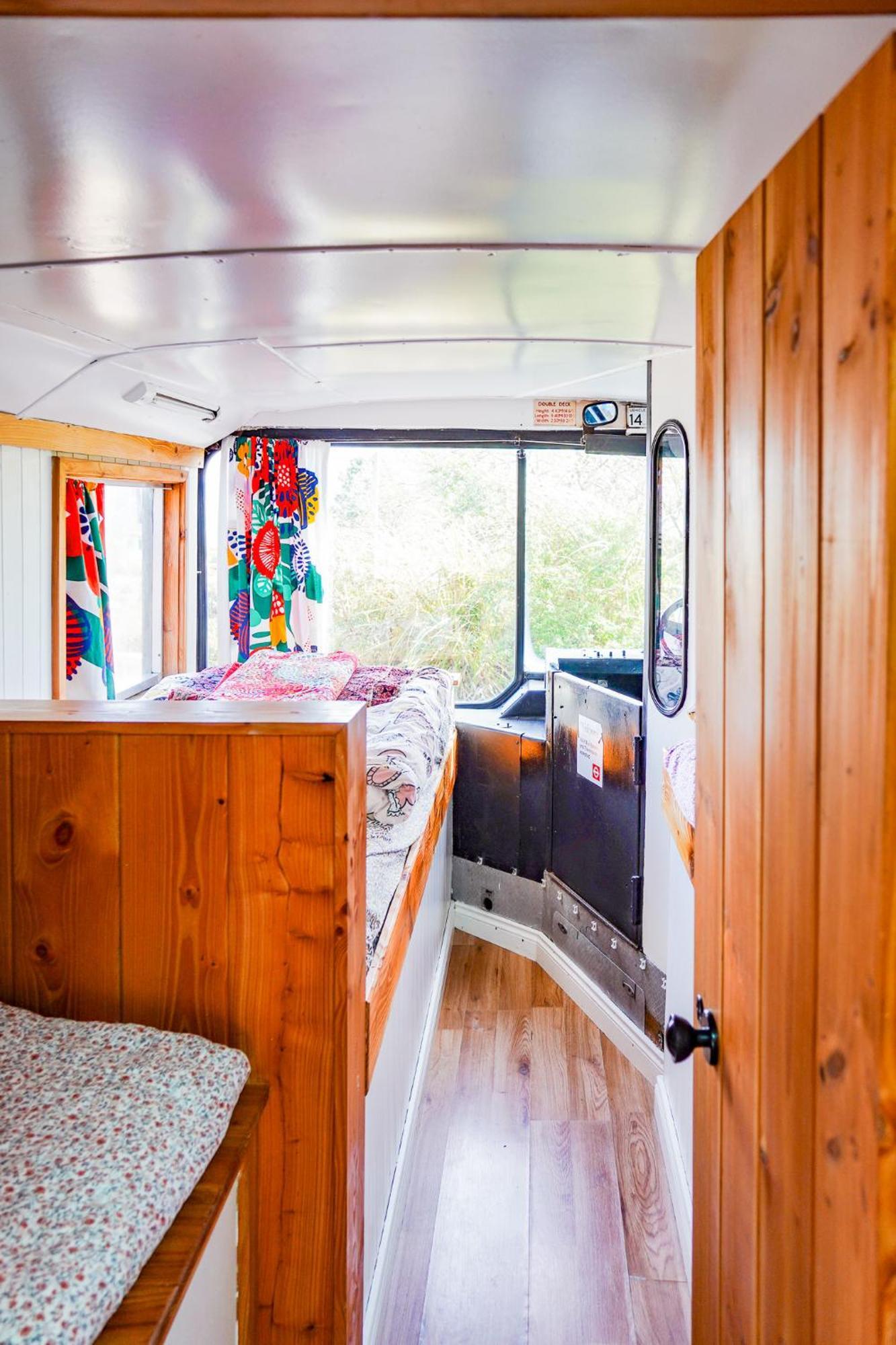 Double Decker Bus At Valentia Island Escape Hotel Chapeltown Ngoại thất bức ảnh
