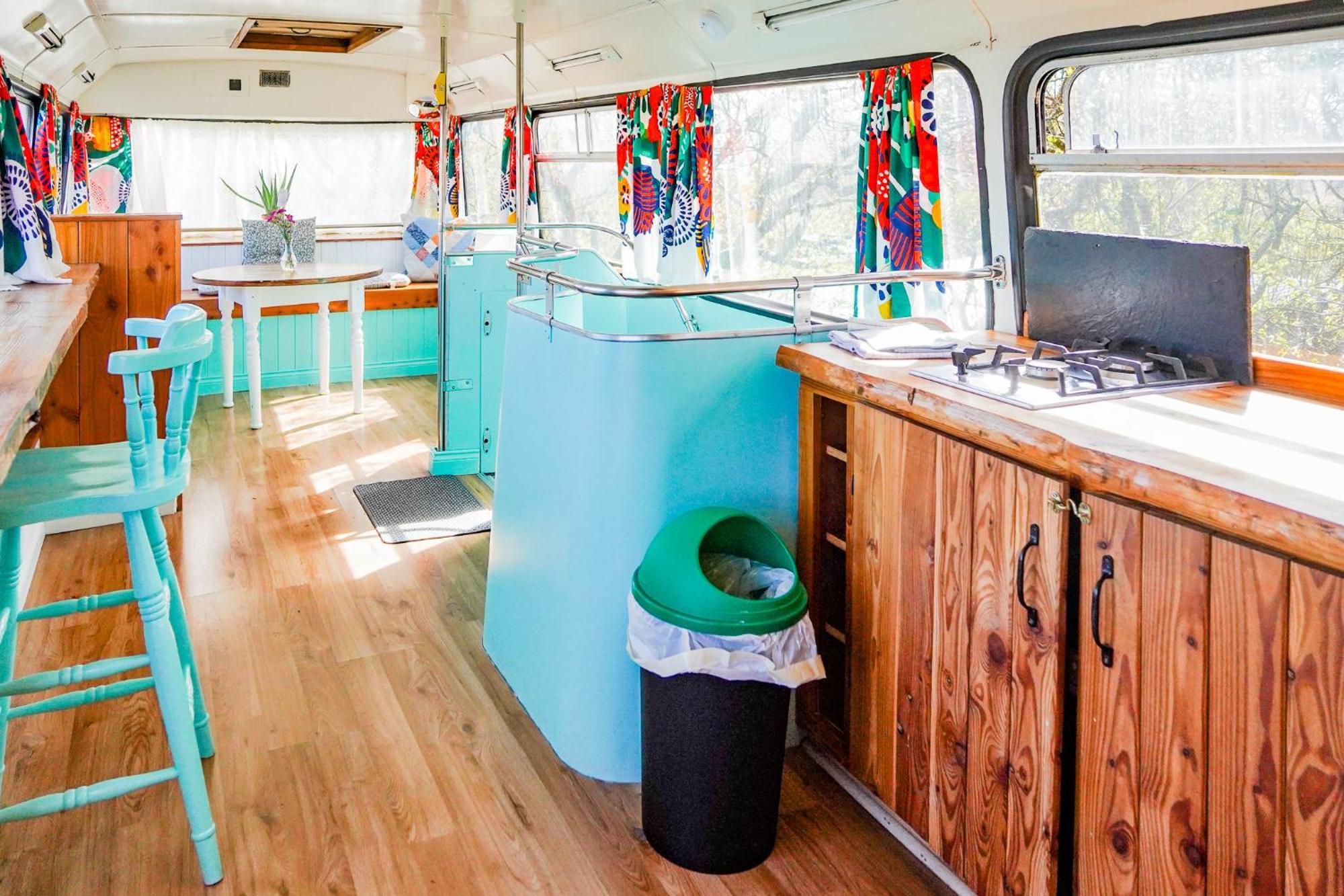 Double Decker Bus At Valentia Island Escape Hotel Chapeltown Ngoại thất bức ảnh