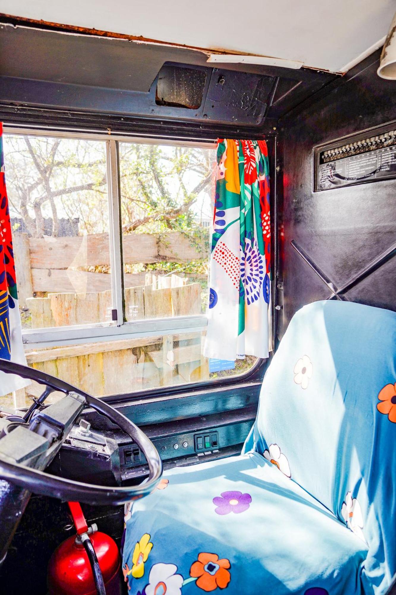 Double Decker Bus At Valentia Island Escape Hotel Chapeltown Ngoại thất bức ảnh