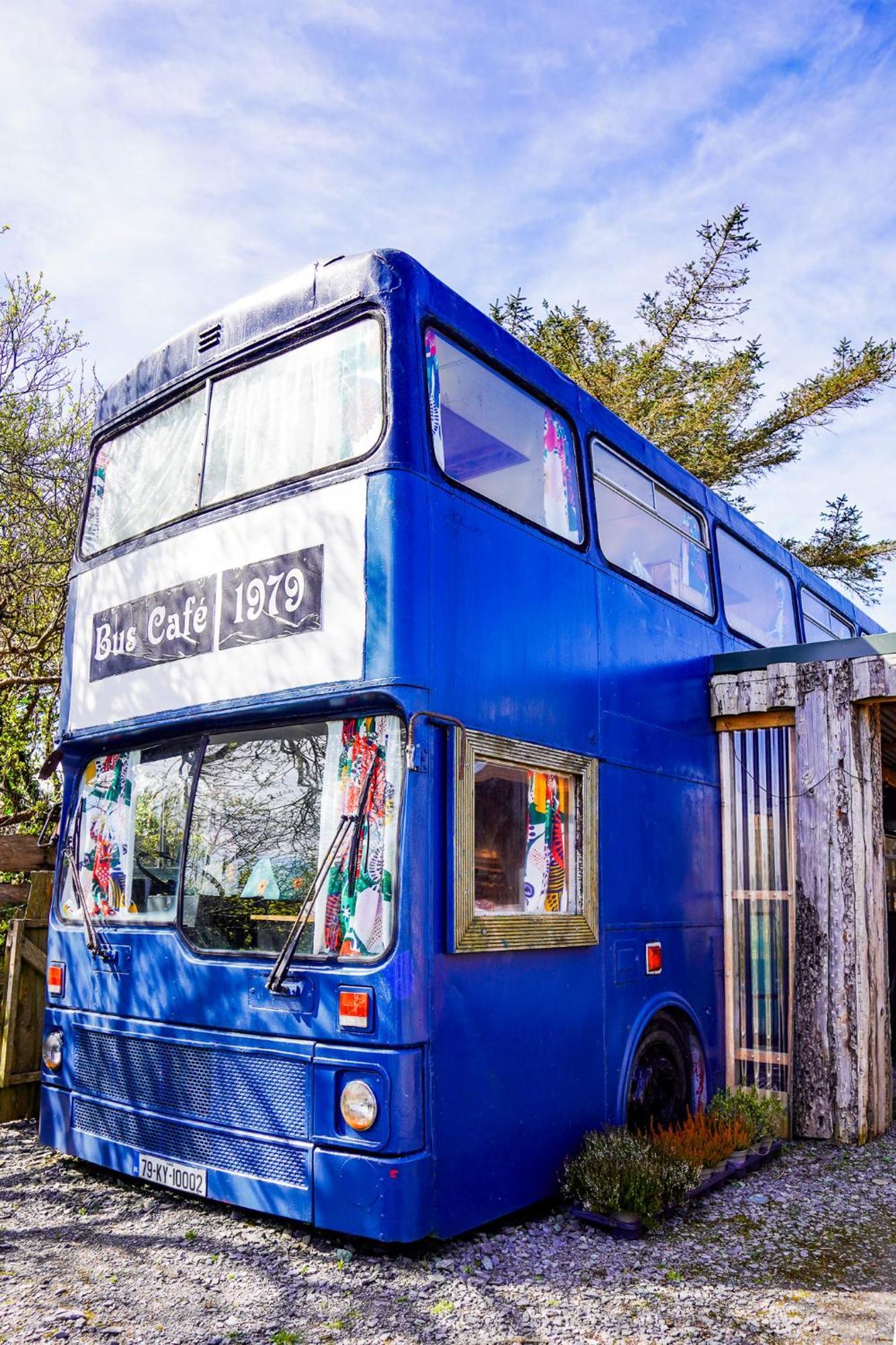 Double Decker Bus At Valentia Island Escape Hotel Chapeltown Ngoại thất bức ảnh